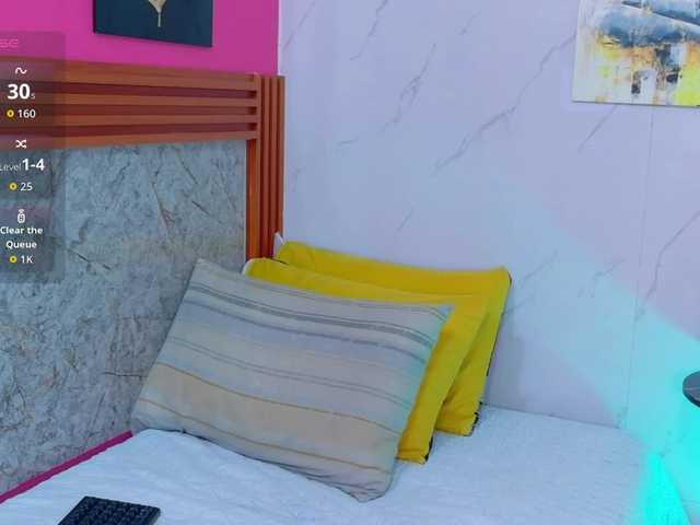 littleeemiily live webcam show