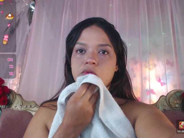 Badmommmy live cam on BongaCams
