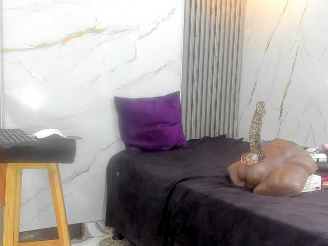 RachelleWoods69 live cam preview