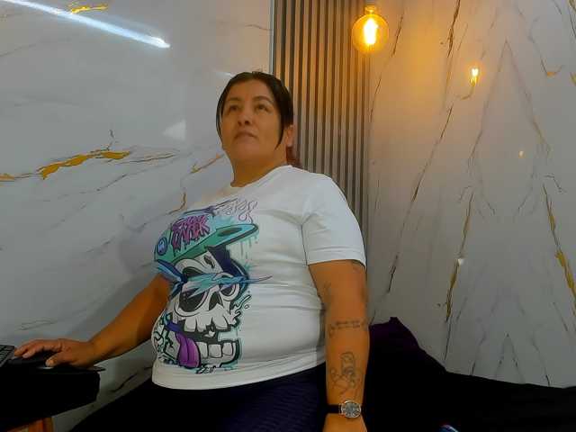 RachelleWoods69 live cam preview