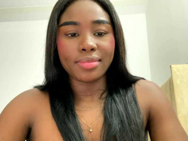 Girlstrong live cam on BongaCams