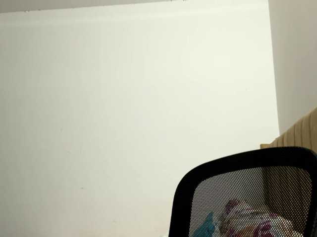 Live room thumbnail for Sara_muscle