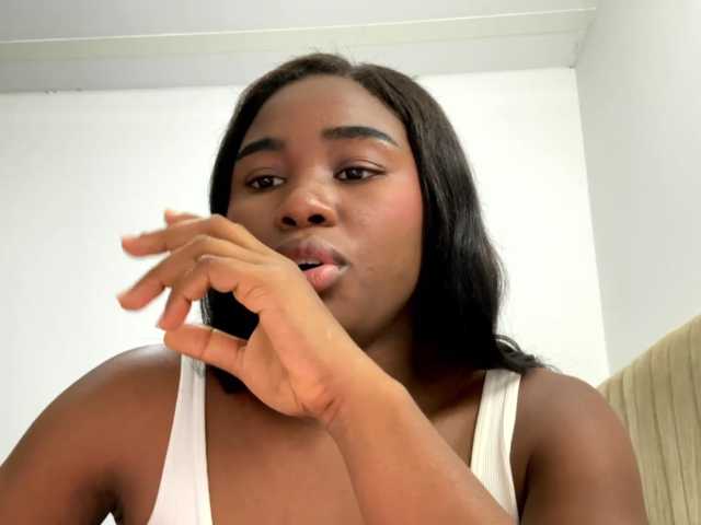 Girlstrong, en vivo ahora en BongaCams