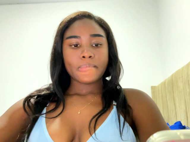 Girlstrong live cam on BongaCams