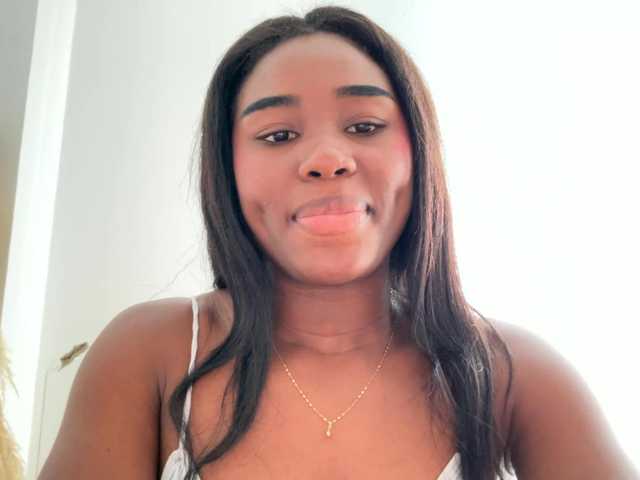 Girlstrong live cam on BongaCams