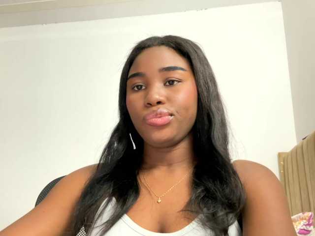 Girlstrong live cam on BongaCams