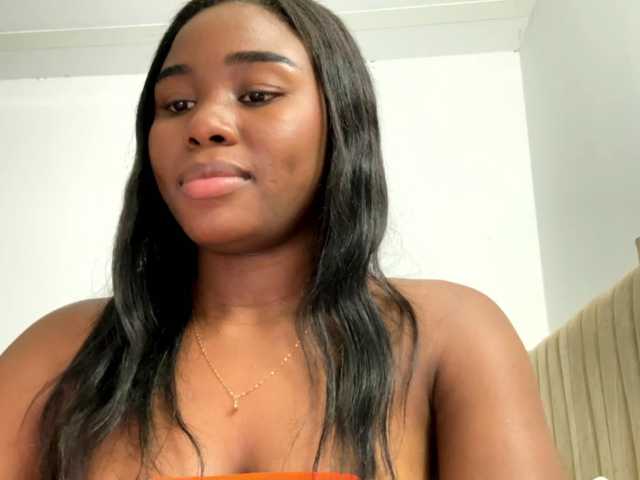 Sara_muscle webcam bongacams model stream image