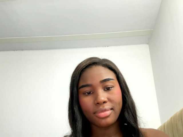 Girlstrong live cam on BongaCams