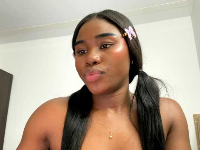 Girlstrong live cam on BongaCams
