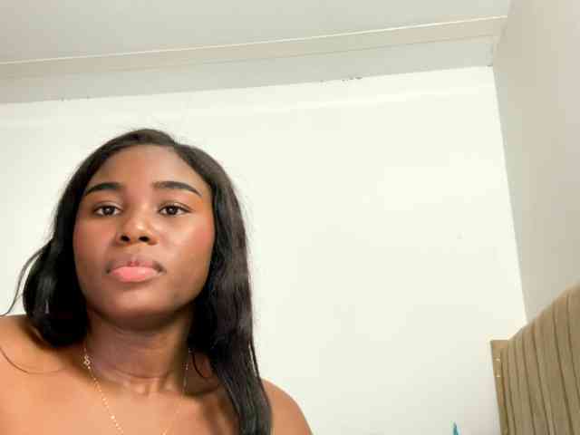 Sara_muscle webcam