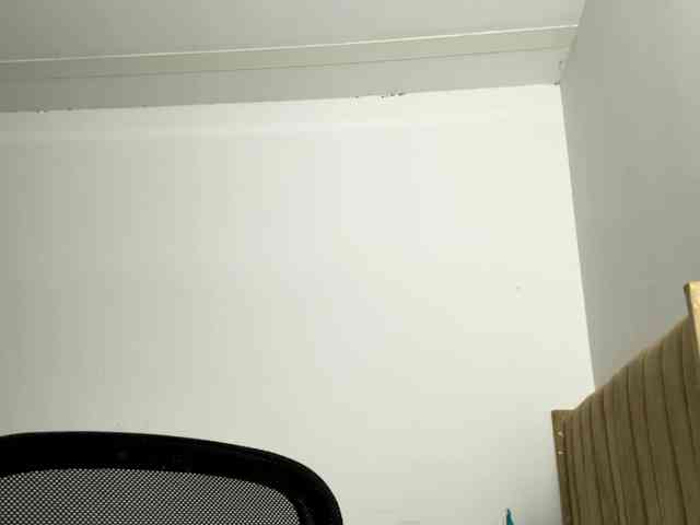 Sara_muscle webcam