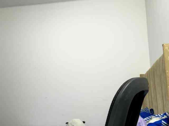 Sara_muscle webcam
