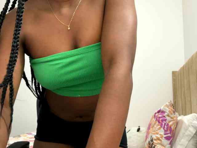 Sara_muscle webcam