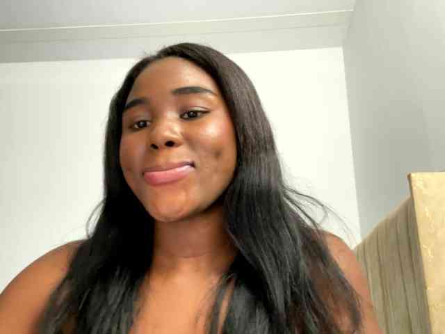 Sara_muscle webcam