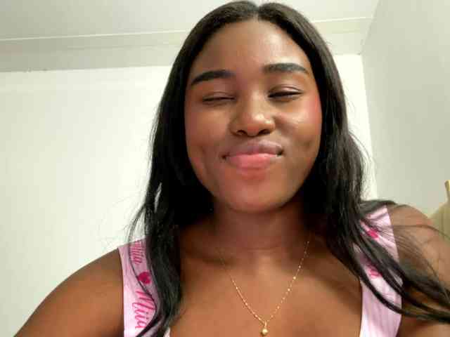 Sara_muscle webcam