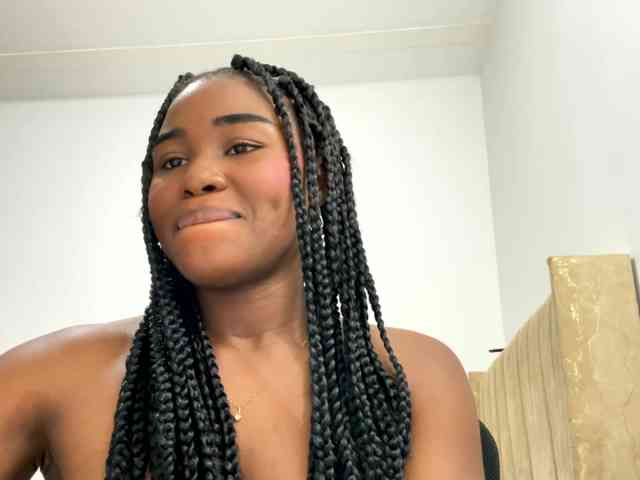 Sara_muscle webcam