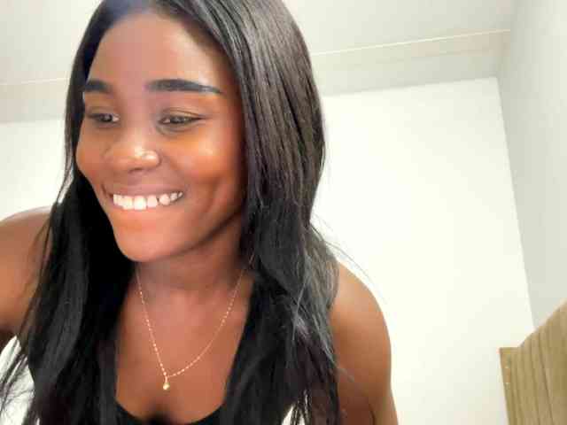 Sara_muscle webcam