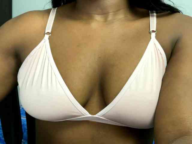 Sara_muscle webcam