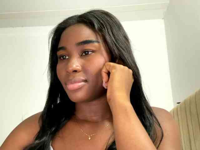Sara_muscle webcam