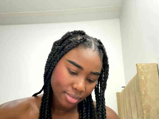Sara_muscle webcam