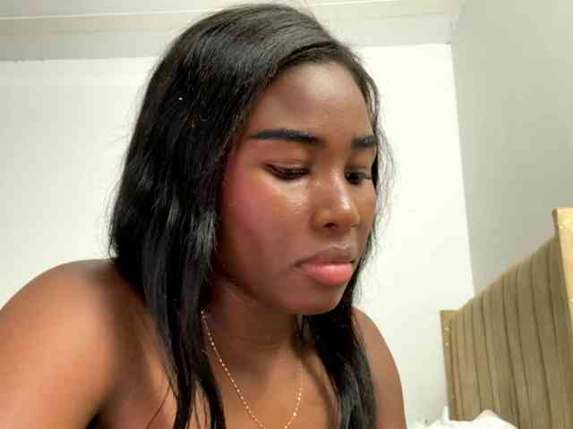 Sara_muscle webcam