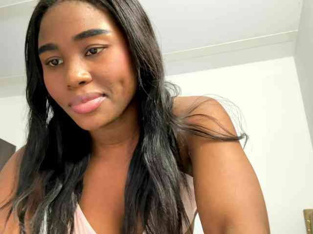 Sara_muscle webcam
