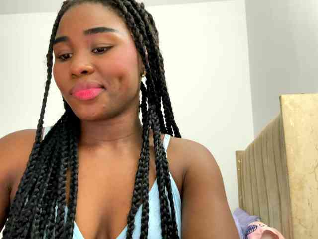 Sara_muscle webcam