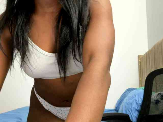 Sara_muscle webcam