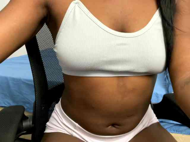 Sara_muscle webcam