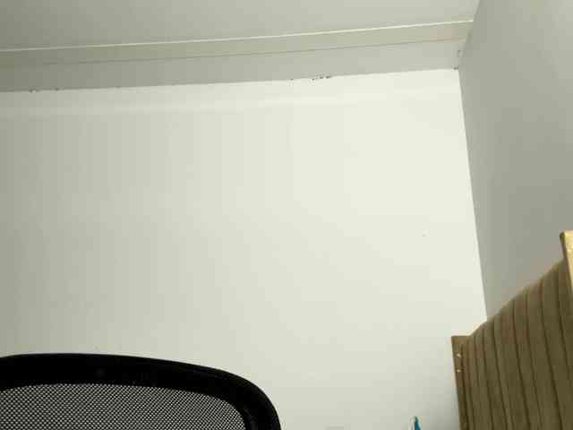 Sara_muscle webcam