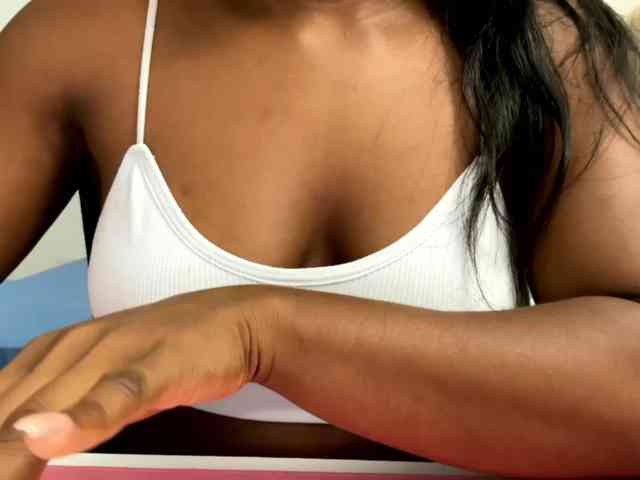 Sara_muscle webcam