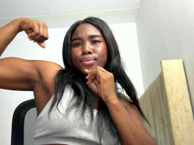 Sara_muscle webcam