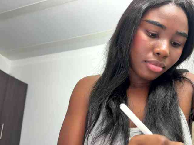 Sara_muscle webcam