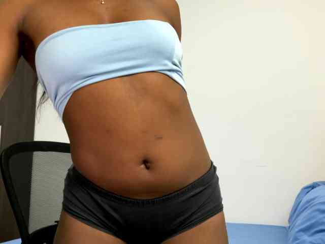 Sara_muscle webcam