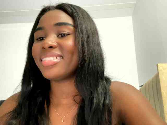 Sara_muscle webcam