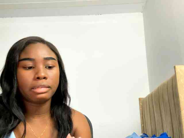 Sara_muscle webcam