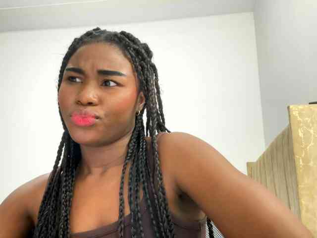 Sara_muscle webcam