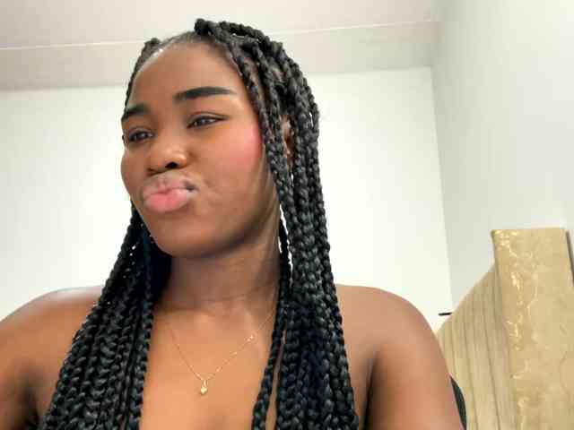 Sara_muscle webcam