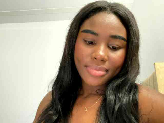 Sara_muscle webcam