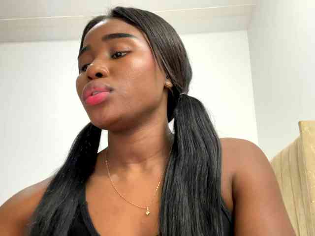 Sara_muscle webcam