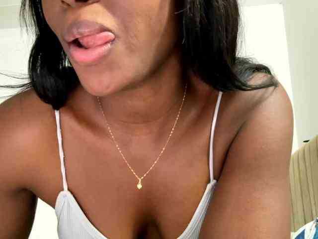 Sara_muscle webcam