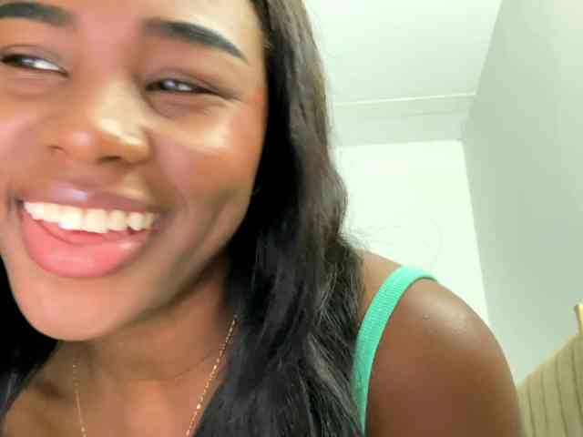 Sara_muscle webcam