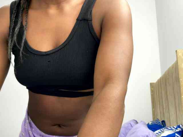 Sara_muscle webcam