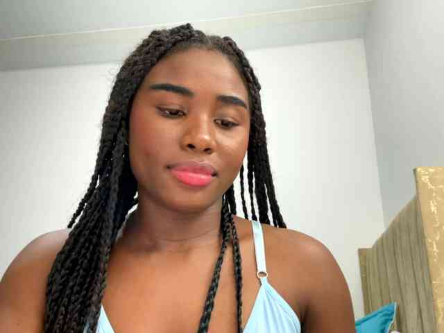 Sara_muscle webcam