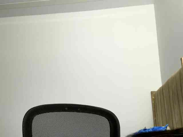 Sara_muscle webcam
