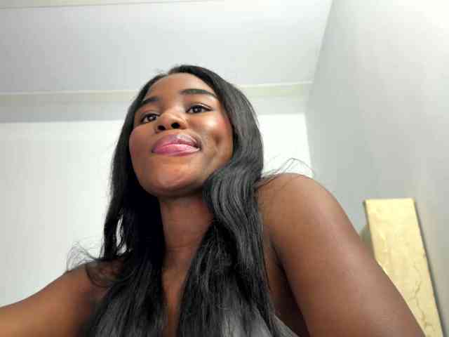 Sara_muscle webcam