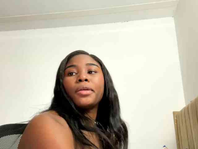 Sara_muscle webcam