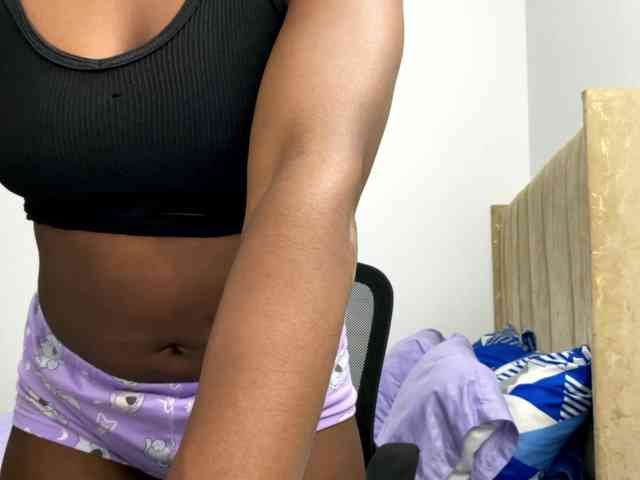 Sara_muscle webcam