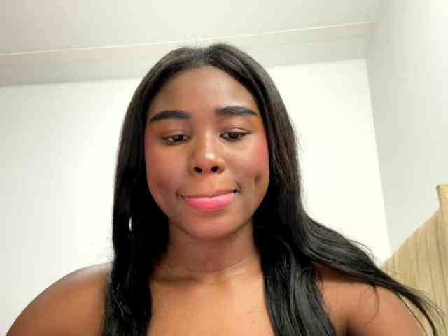 Sara_muscle webcam