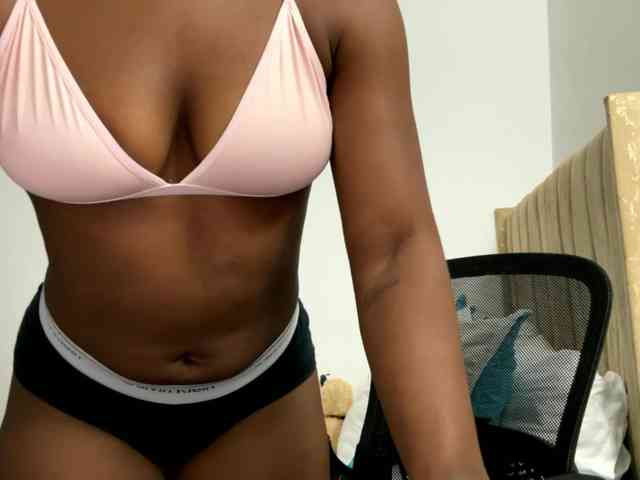 Sara_muscle webcam